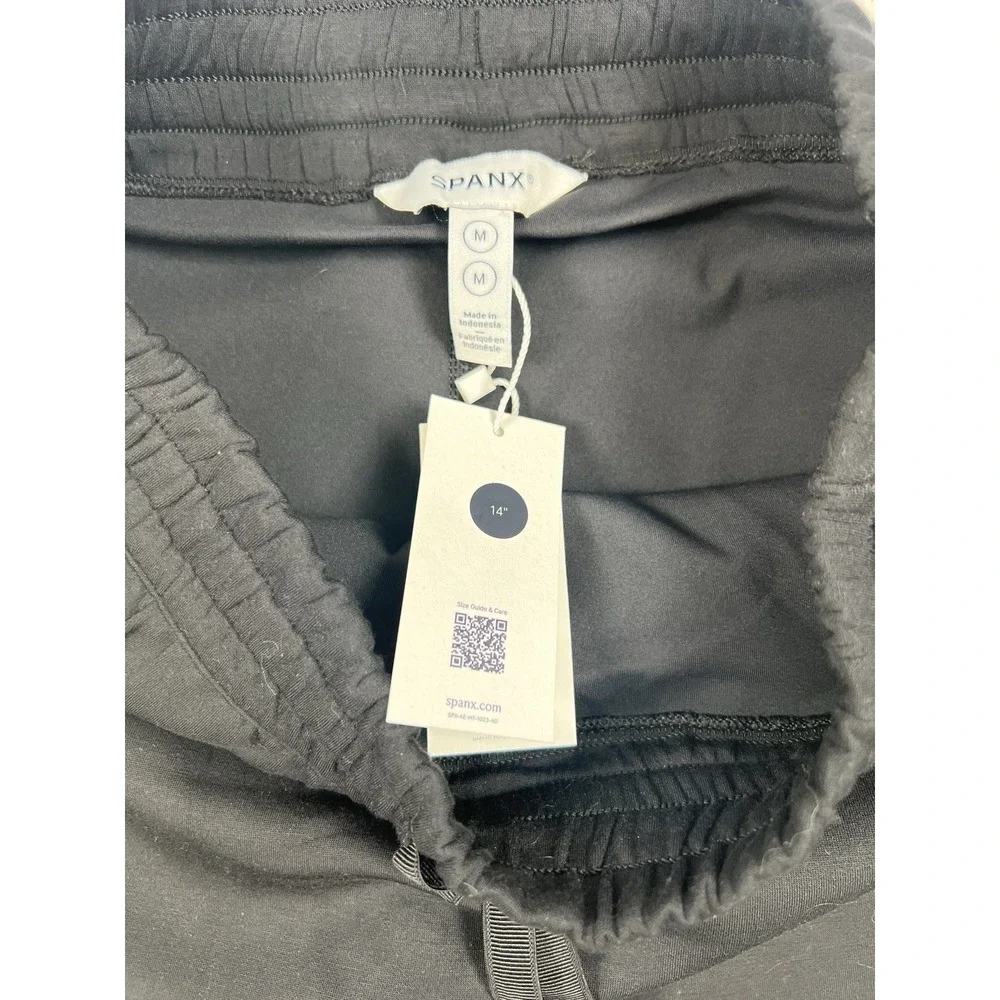 SPANX Air Essentials 14" Skort Womens M Black Athleisure Stretch Workout NWT - Picture 3 of 6